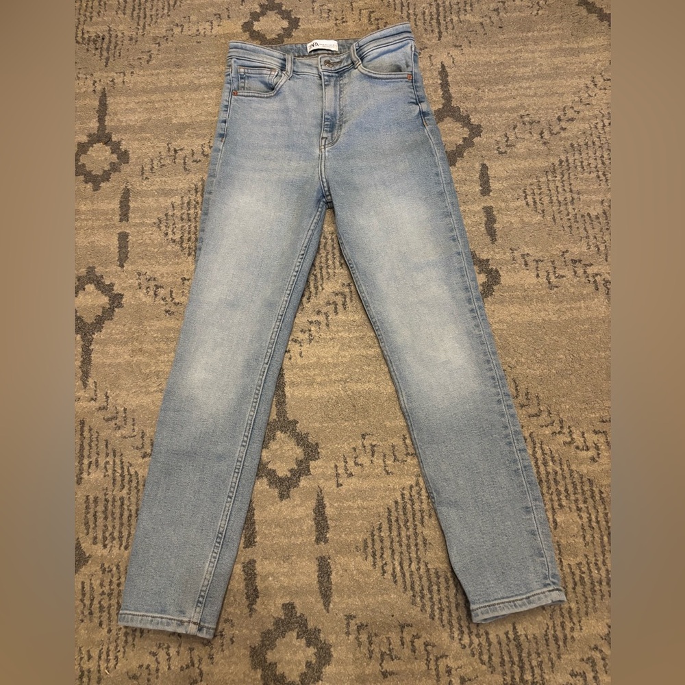 ZARA “Warm” Skinny Jeans – Light Wash – Size 4 (EUR 36 / MEX 26)